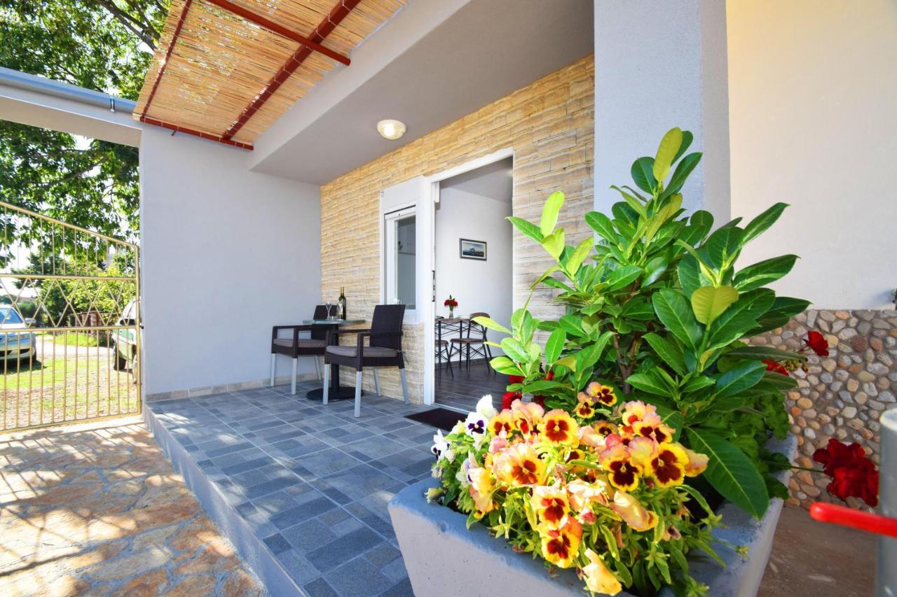 Holiday Home Zeljko,Marija & Jakov Starigrad Paklenica Exterior foto